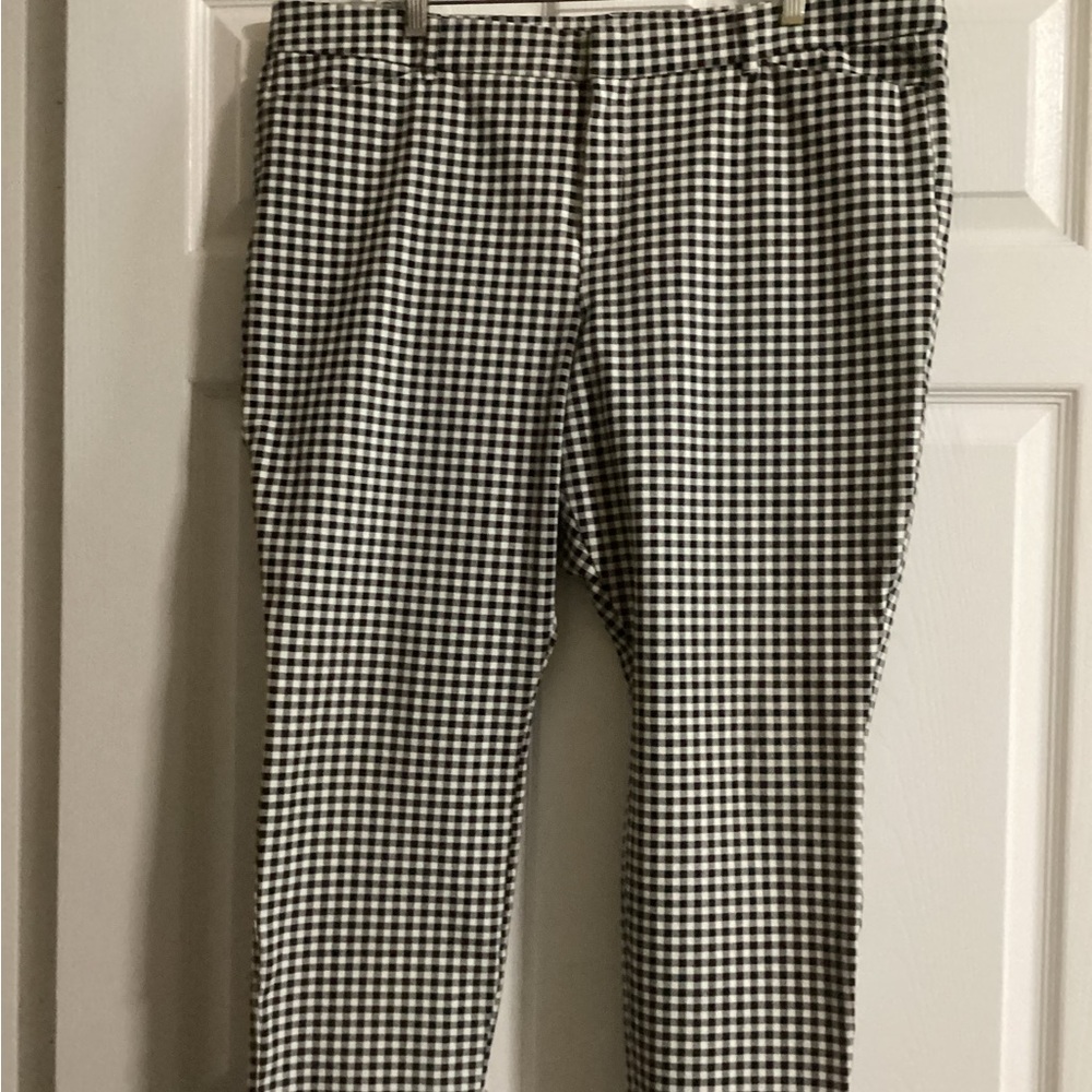 Old Navy Black and White check High-Rise Pixie skinny slacks.  Size 18